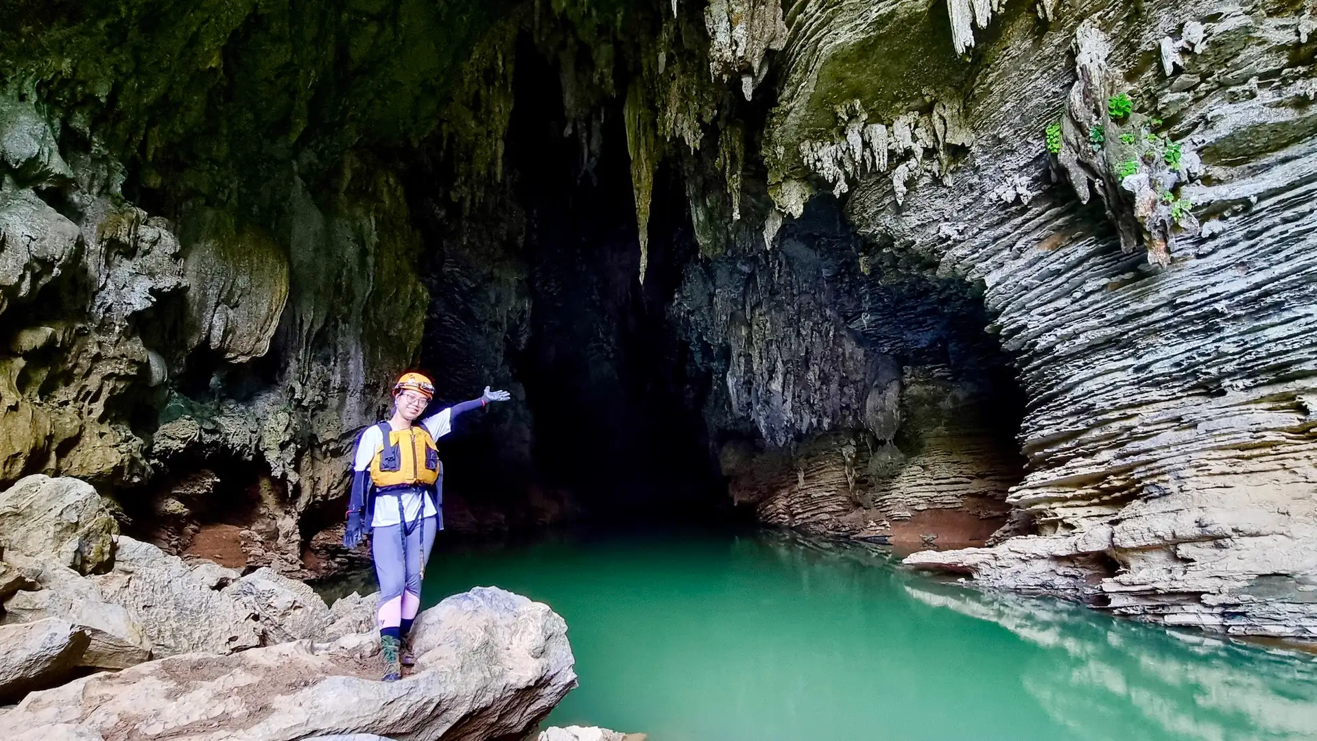 Vietnam Caving Expedition 4 Days